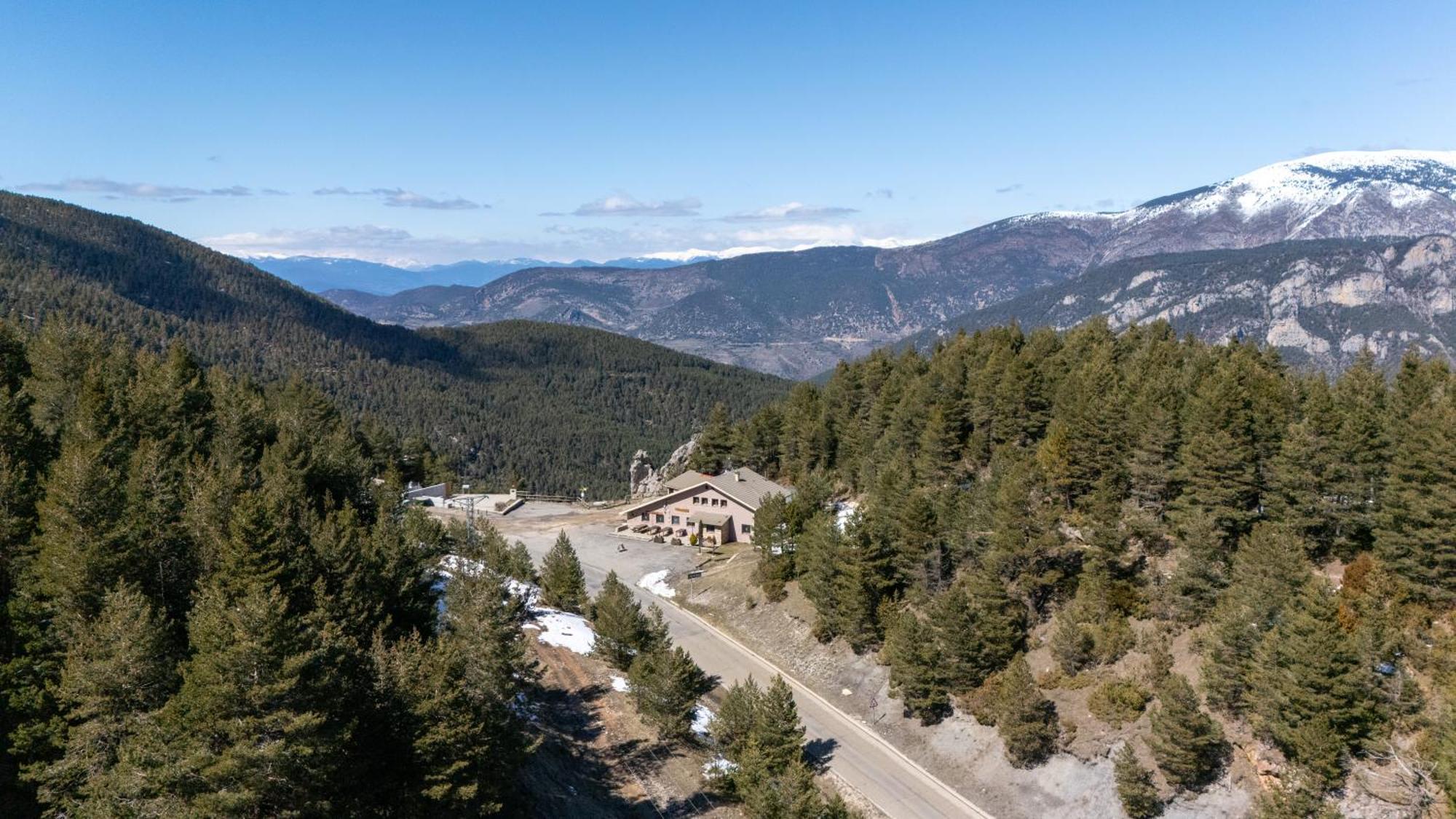 Хостел Coll De Port Tuixen Экстерьер фото